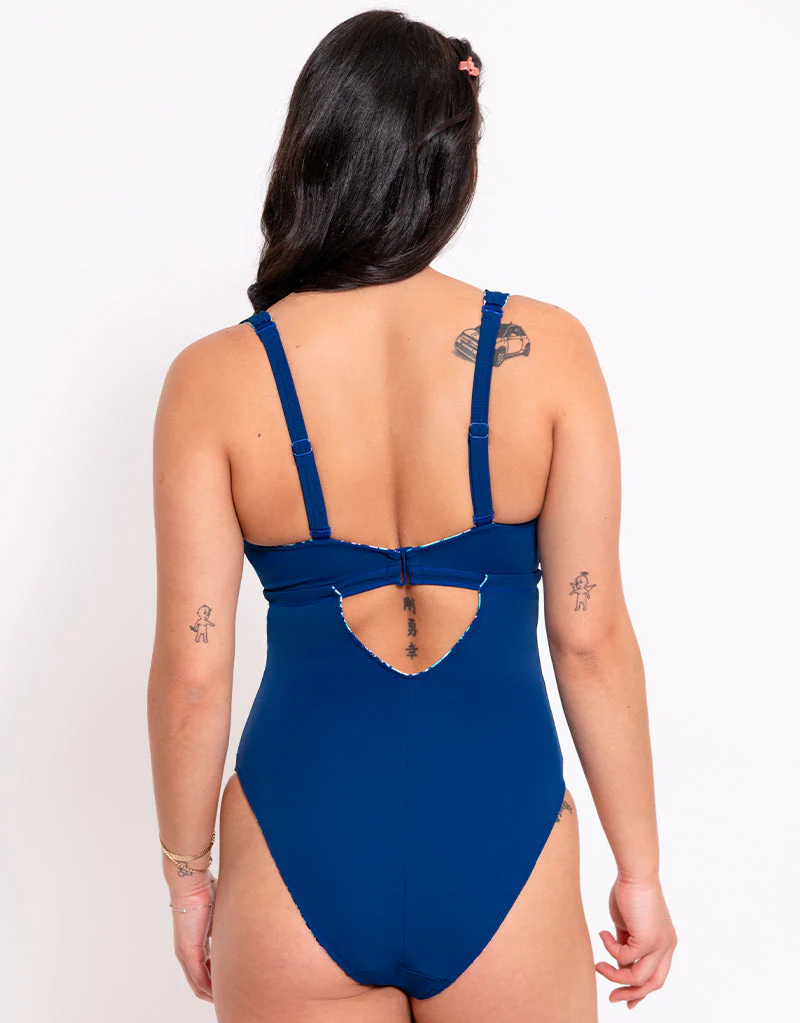 Curvy Kate Mykonos Reversible Non-Wired Multiway Swimsuit Blue Print - Image 8